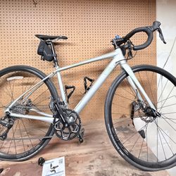 Cannondale Road Bike – 52cm Frame – Lightweight & Fast