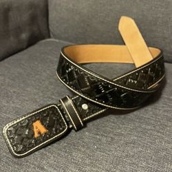 Cinto Cincelado a Mano De 2” De Ancho $120 