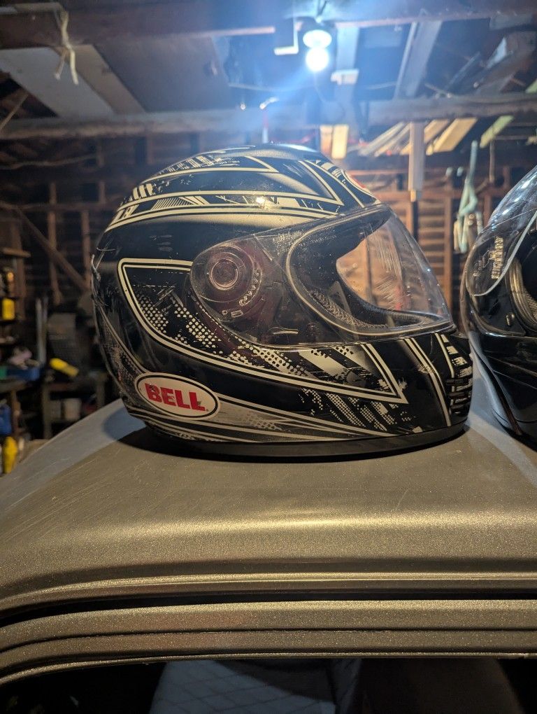 Bell Motorcycle Helmet Medium