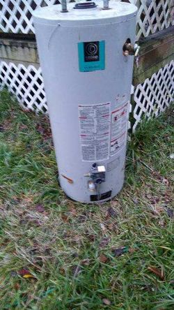Natural gas water heater