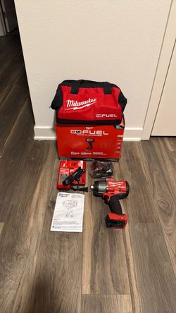 Milwaukee M18 FUEL 18V Lithium-Ion Brushless Cordless 1/2 in. Impact Wrench w/Friction Ring Kit w/One 5.0 Ah Battery and Bag