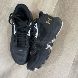 Boys Under Armor Shoes Size 7