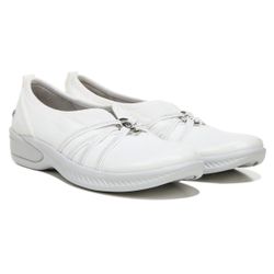 New BZZEES. Niche Washable Slip-on Flats SIZE 81/2