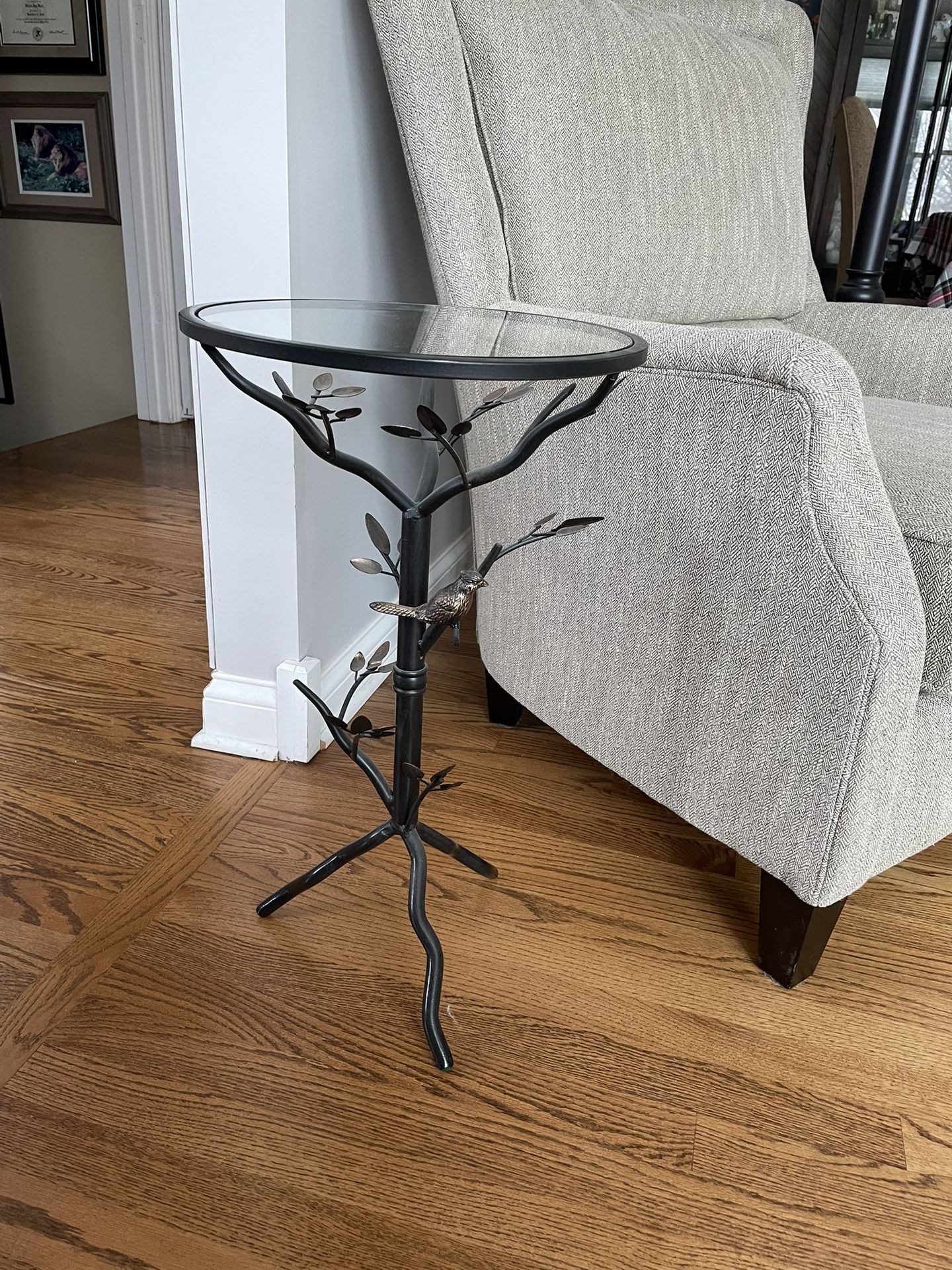 Metal Round Bird Accent Table with Glass Top