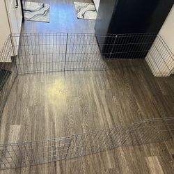 Metal wire dog crate