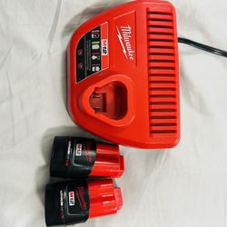 MIKWAUKEE CHARGER W/ 2 (1.5) BATTERIES 