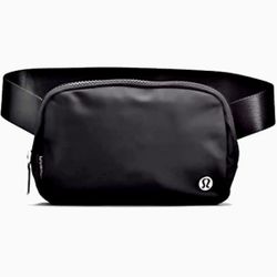 Lululemon Everywhere Belt Bag