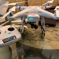 2 units a Phantom 2 and a phantom 3 both of them.