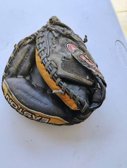 Easton Catcher Glove Right Handed 