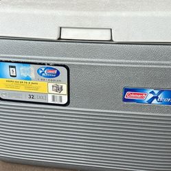 Coleman Cooler Xtreme 5 Day Cooler. Keeps Ice up to 5 days 32 Qts. Gray and White