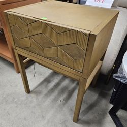 One end table/ Nightstand
18x15x24"

$70 FIRM

One Available