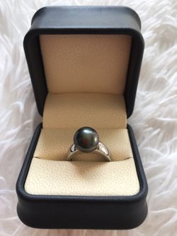 GENTLY USED  Perfect condition 11mm, AAAA Black Tahitian Pearl On 14K White gold Ring In