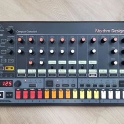 Behringer RD8 (Roland TR808 Clone) Analog Drum Machine