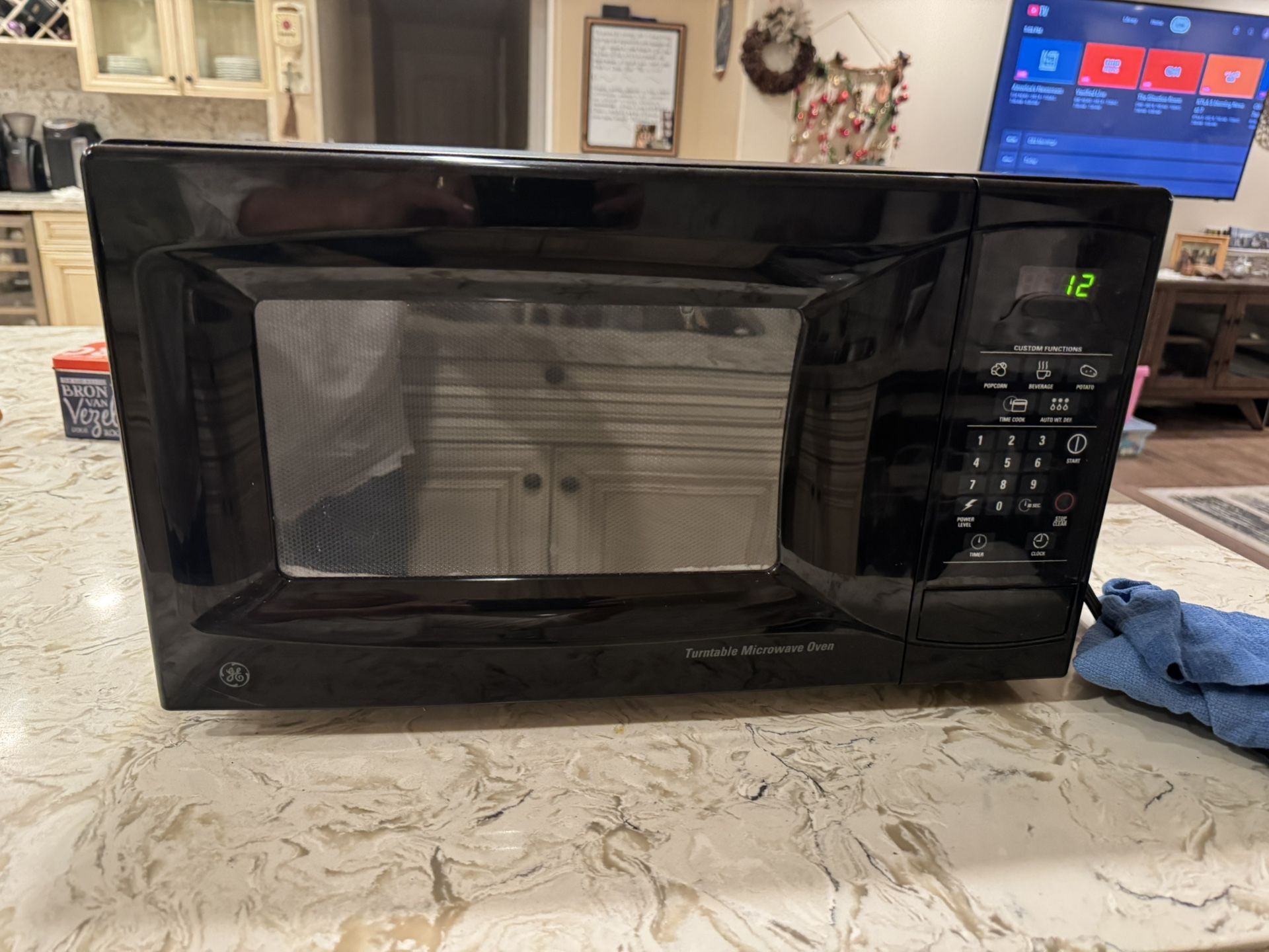 Like New GE Counter Top Microwave 1.6 Cu Ft