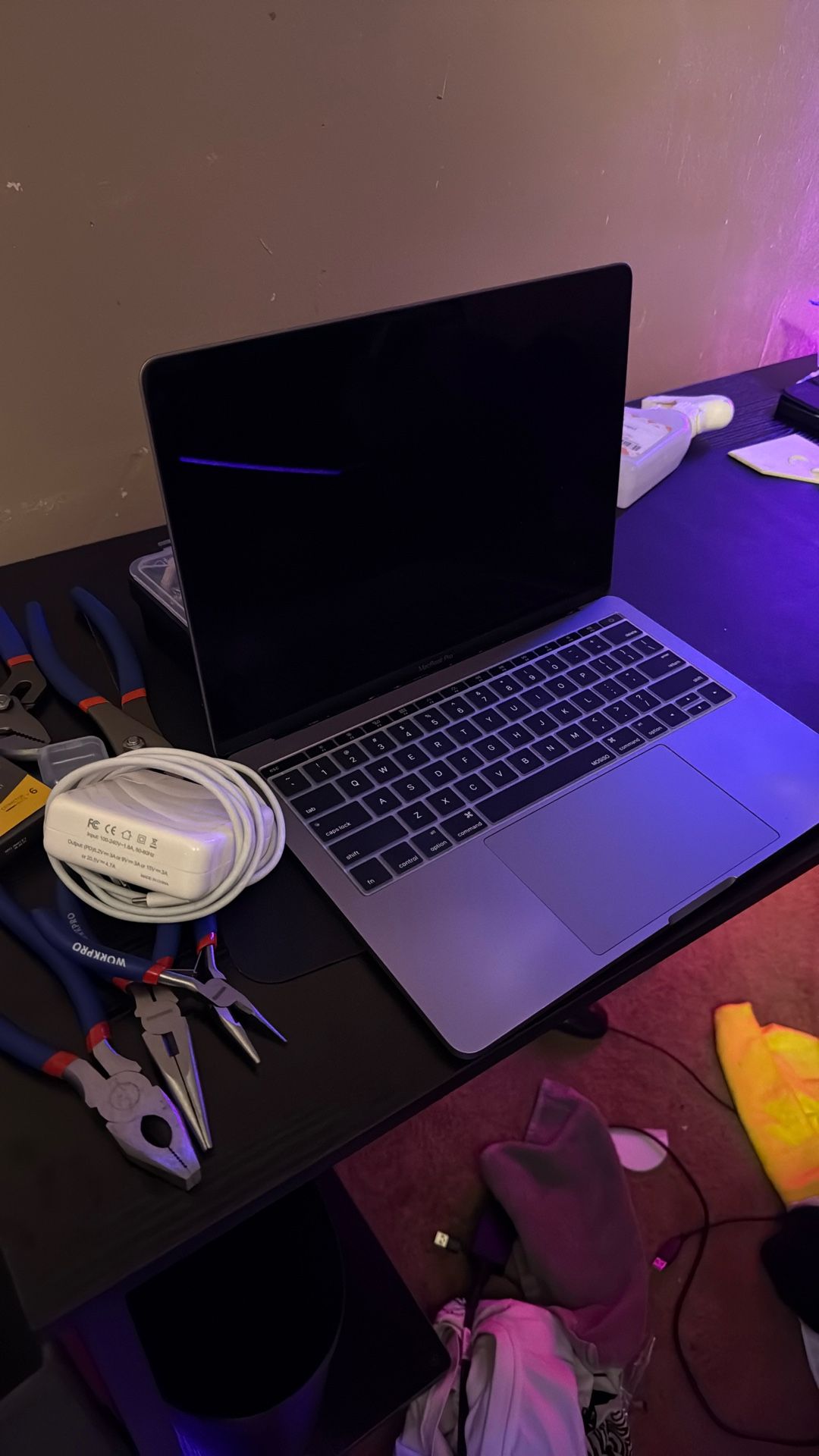 Macbook Pro 2017 13” *read Description*