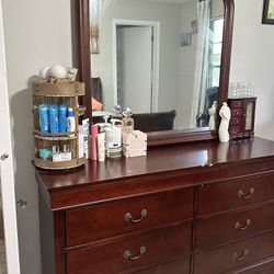 Dresser With Mirror 