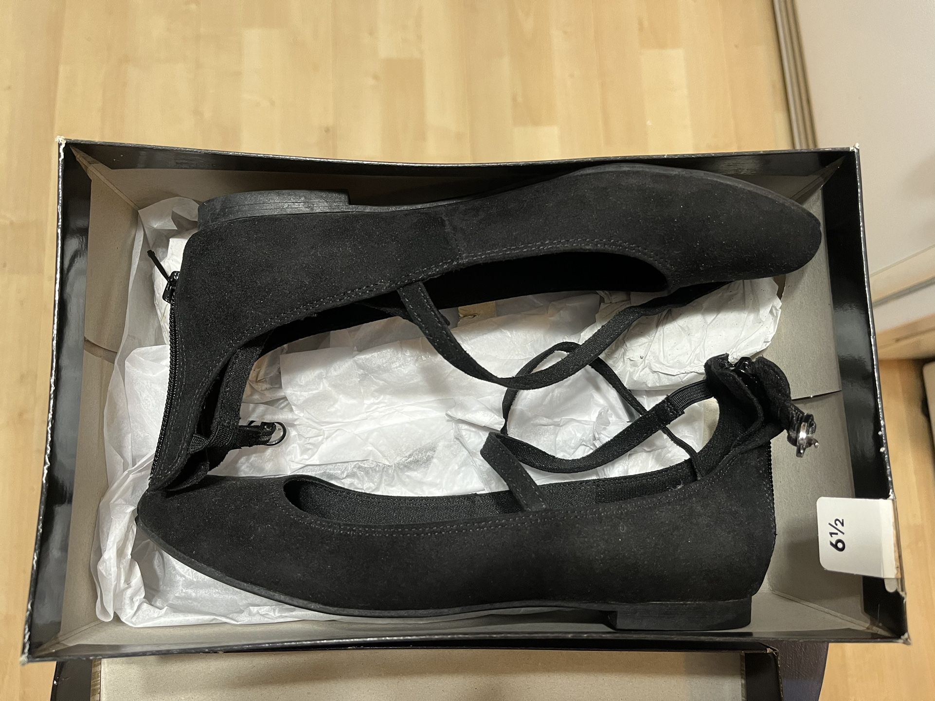 New Never Worn Black Women’s Christian Siriano Flat Shoes