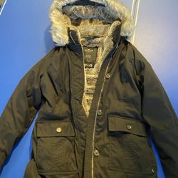 Hollister black Women Faux Fur lined Cozy Parka Jacket With Fur Trimmed Hood, size Large