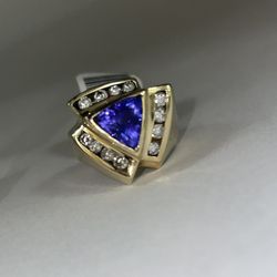 RING 14KT YELLOW GOLD NATURAL TANZANITE & .48ctw NATURAL DIAMOND, 12.2 GRAMS. 