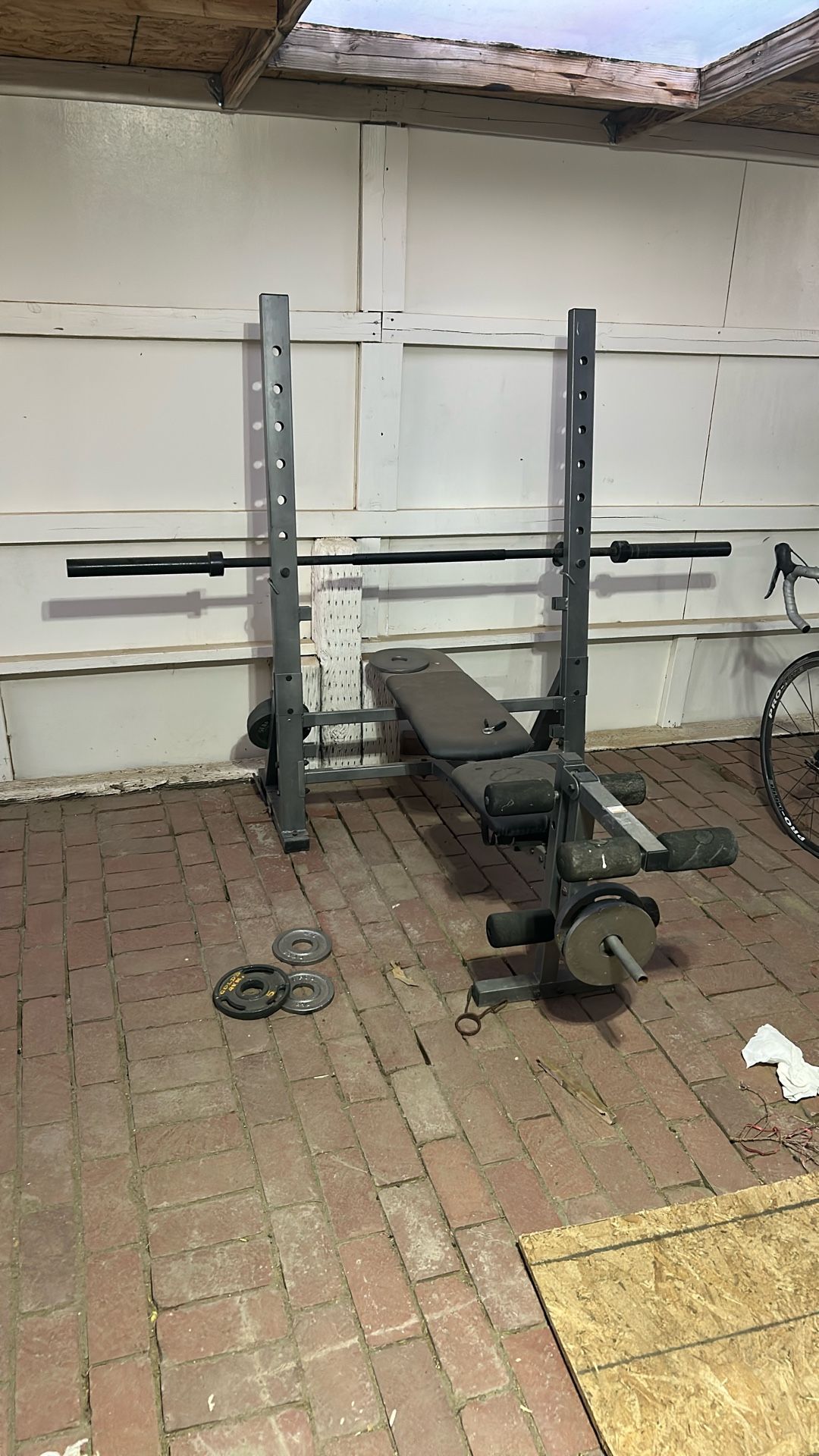 Weight bench and bar for sale