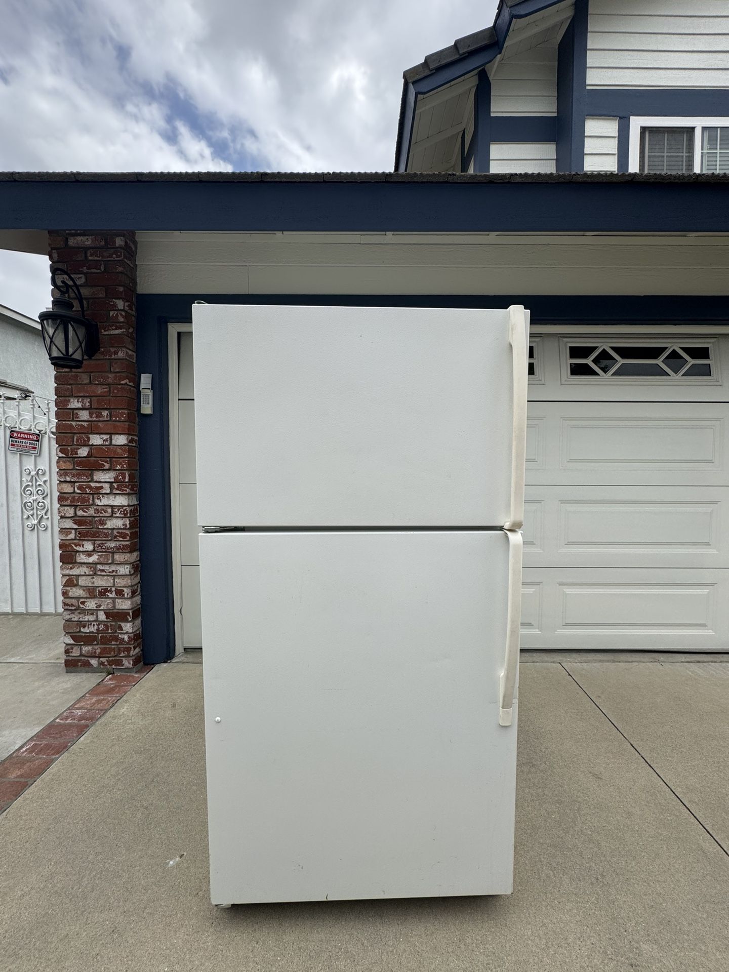 White Whirlpool Refrigerator & Freezer