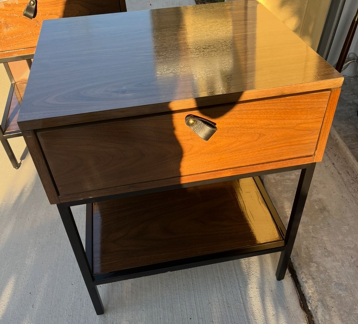 2 Nightstands