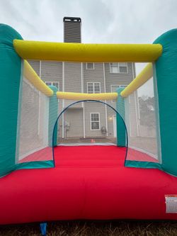 KIDS INFLATABLE BOUNCE HOUSE • LIKE NEW