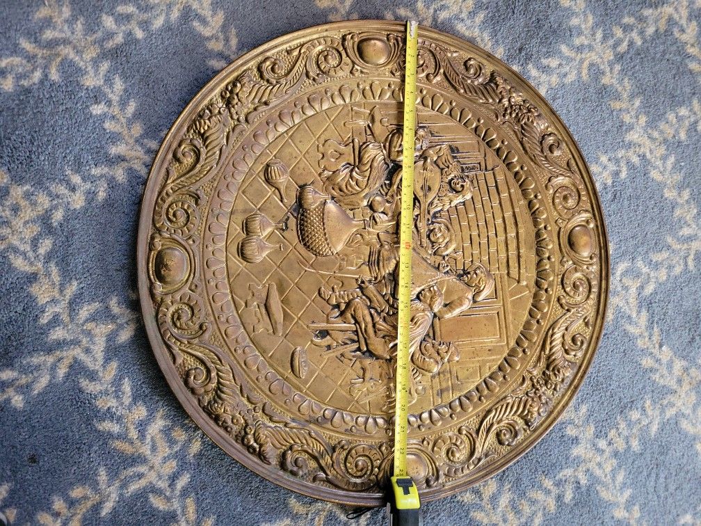 Circular metal display