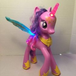 First come first pick up!
Amazing Original My Little Pony Princess vintage talking pony Twilight Sparkle like New.
Incredible quality!!!!
Talk and mov