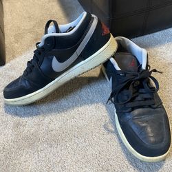 Pre owned Air Jordan 1 Low Black Wolf Grey Men Size 9.5