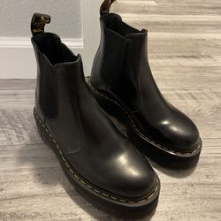 Doc Martens 2976 Smooth Leather Platform Chelsea Boots