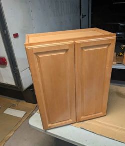 New Kitchen Wall cabinets! Oak color!
Prices range from $40- $130 per cabinet