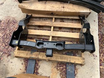 2025 Ford F-250 OEM Trailer Hitch Receiver + Front Valance – Under 1K Miles