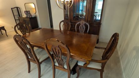 Solid Wood Traditional Dining Table with Leaf & 6 Chairs