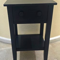 Chic Dark Blue/Grey Side Table - Stylish & Sturdy!