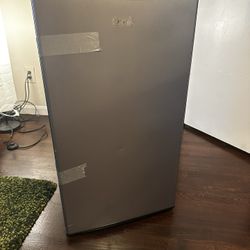 $100 Mini fridge