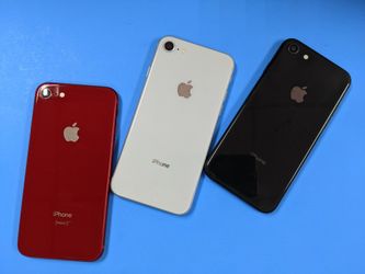 iPhone 8📱 64GB. Factory unlocked 🔓 Like new condition 🎁 With warranty 🧾