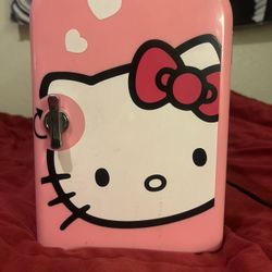 HELLO KITTY MINI FRIDGE 