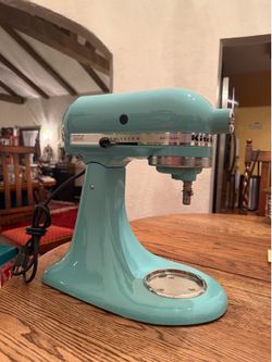 ARTISAN® SERIES 5 QUART TILT-HEAD STAND MIXER-Aqua Sky only used a couple timez