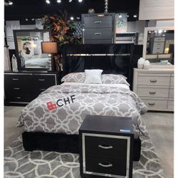 4 Pc Queen  / King Size Bedroom Set  ( Included bed frame ,dresser ,mirror ,nightstand )