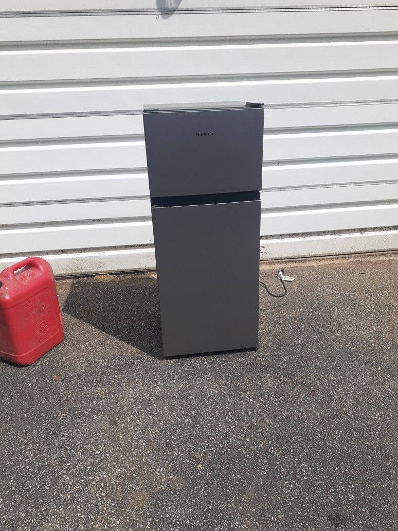Hisense Mini Refrigerator