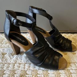 Aerosoles Women Black Heels Sandals Size 6
