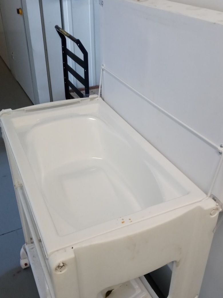 Infant Bath And Changing Table