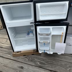 Mini fridge 3.2cu 2 door fridge and freezer