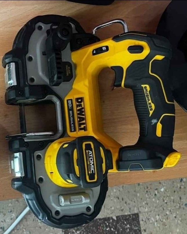 DEWALT COMPACT BANDSAW 20V WITH 4 AH BATTERY