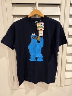 Kaws Uniqlo Sesame Street Cookie Monster Navy Blue Tee Mens size Small