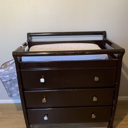 Baby Dresser/Changing table