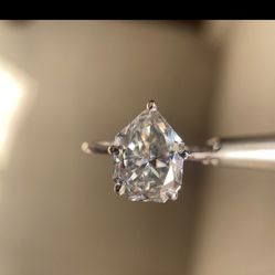2 Carat coffin cut moissanite Ring