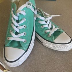 Women’s Size 6 Converse 