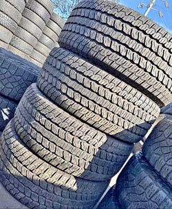 305/55/22 Goodyear Selling a set of 4 tires in excellent condition š«”